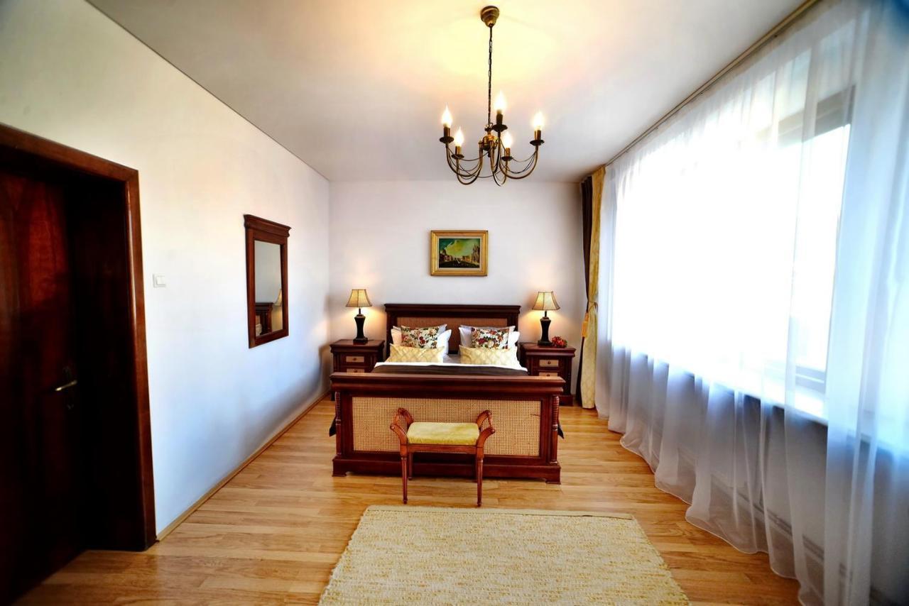 Hotel Casa Negustorului Deva Zewnętrze zdjęcie